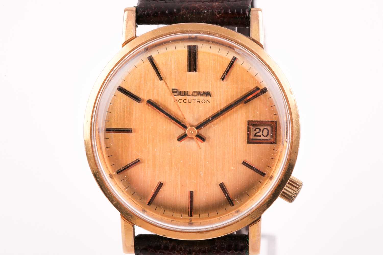 A Bulova Accutron 9ct yellow gold electronic wristwatch, with gilt dial, black baton indices and - Image 8 of 10