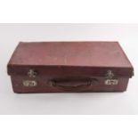 A late 19th/early 20th-century leather surgeons’ case, with compartmentalised velvet interior,