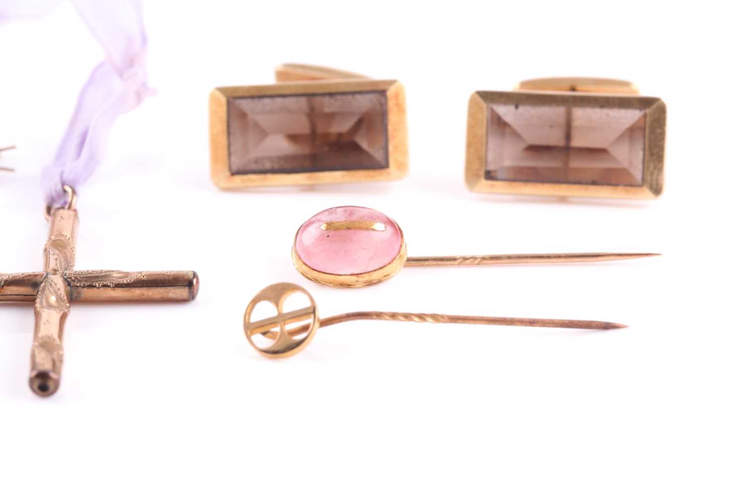 A group of gentleman's jewellery items, including a pair of 14ct yellow gold and smoky quartz - Image 2 of 3