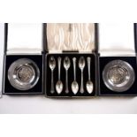 Two commemorative De Beers centenary Armada dishes, London 1988, cased with applied central De Beers