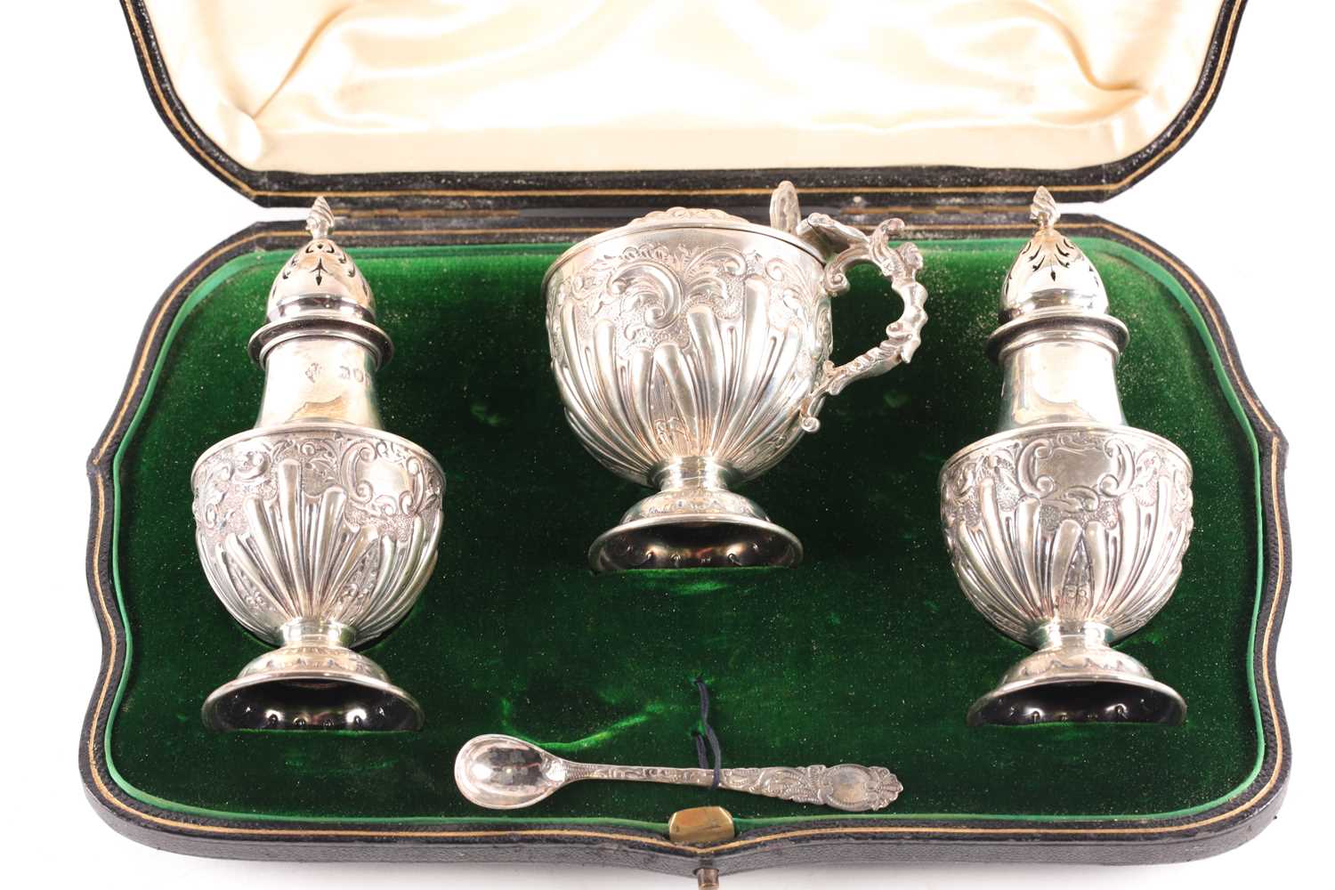 A late Victorian three-piece silver cruet set, London 1901 by Mappin Brothers, with embossed - Image 5 of 5
