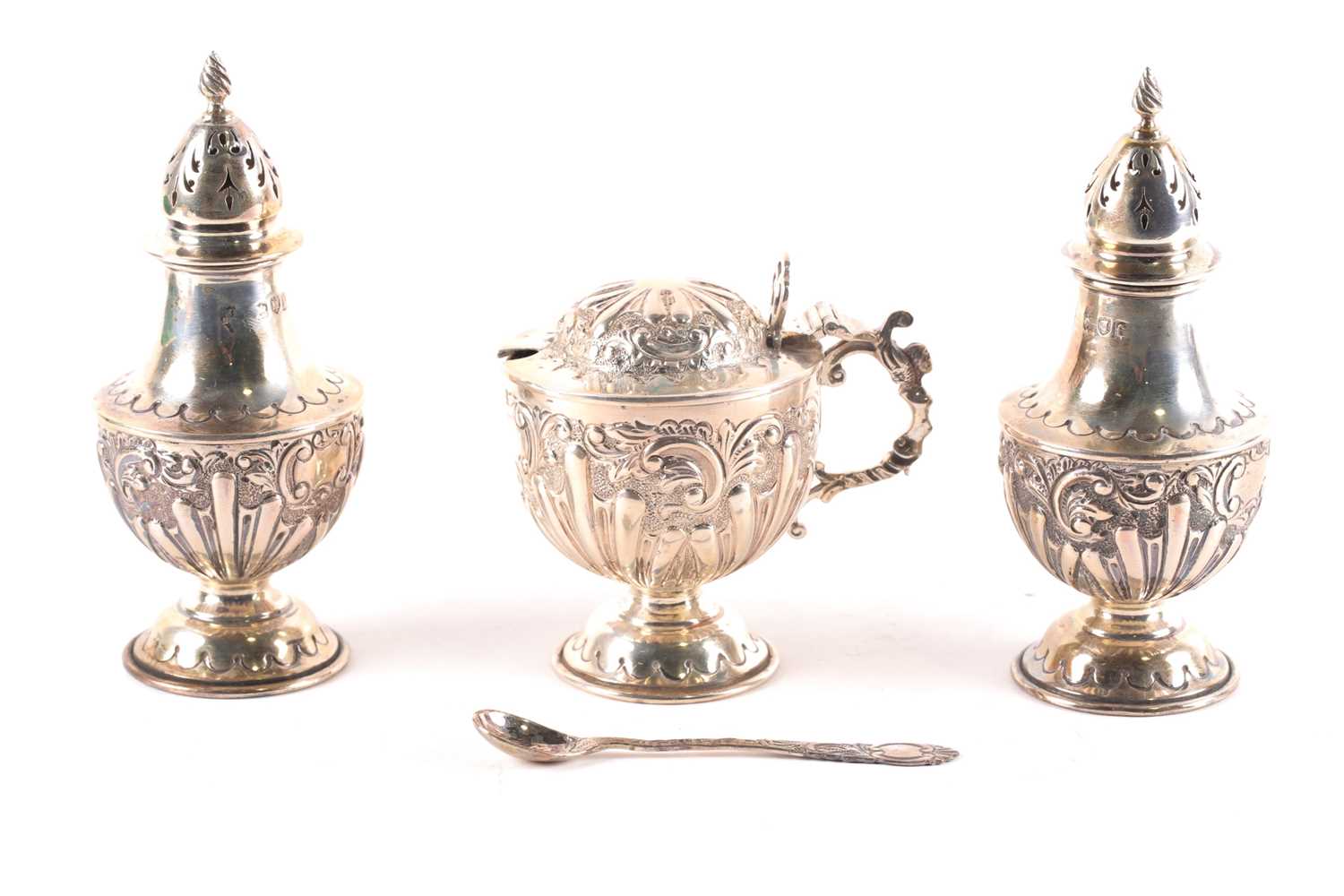 A late Victorian three-piece silver cruet set, London 1901 by Mappin Brothers, with embossed - Image 4 of 5