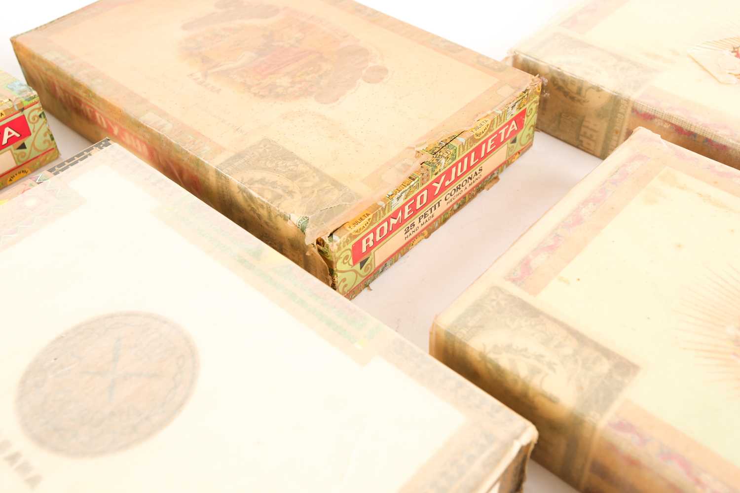 Six boxes of vintage Cuban cigars, comprising a box of 25 Romeo y Julieta Coronas Chicas (opened but - Image 3 of 9