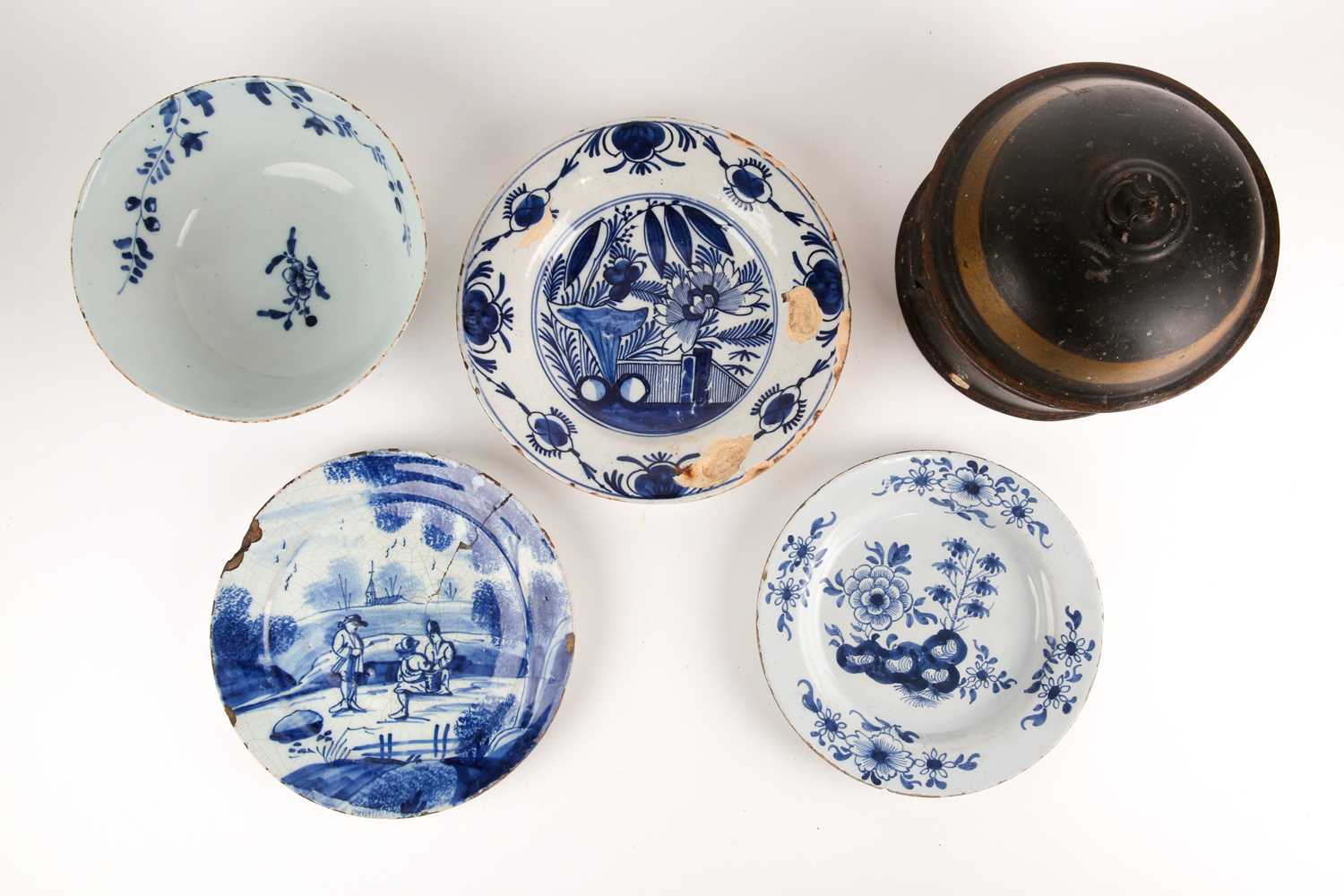 An 18th century delftware bowl and three plates, the bowl and a plate similarly decorated, painted - Image 7 of 7