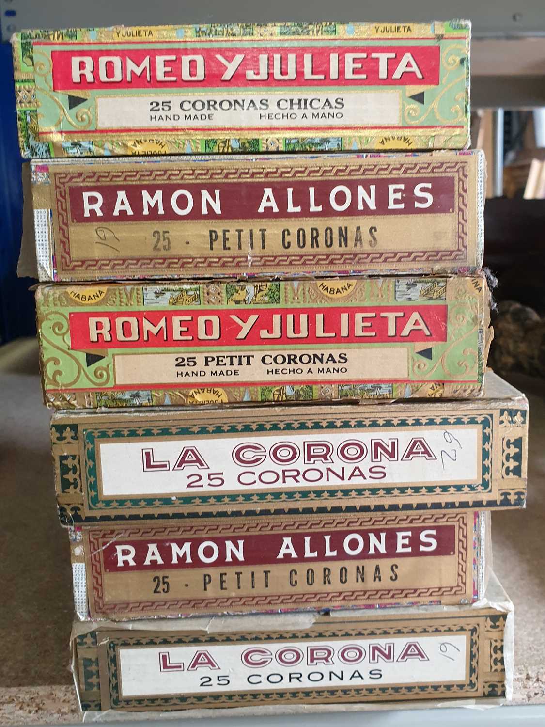 Six boxes of vintage Cuban cigars, comprising a box of 25 Romeo y Julieta Coronas Chicas (opened but - Image 9 of 9