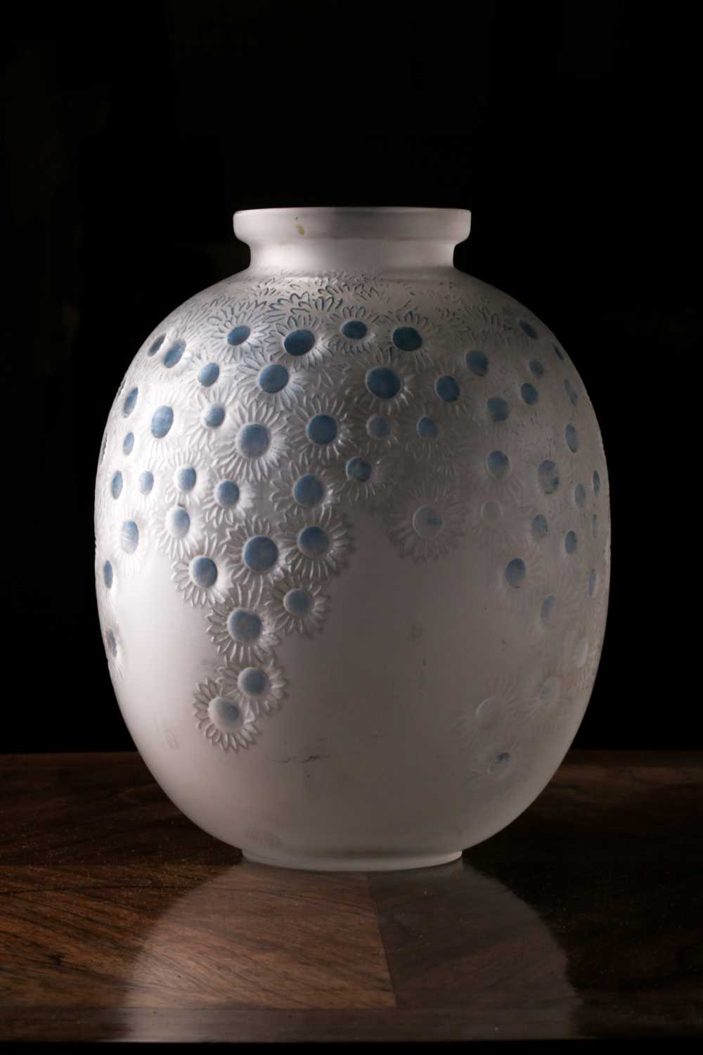 An Art Deco Lalique cased frosted glass 'Marguerites' 922 pattern vase, 1930s, the ovoid body