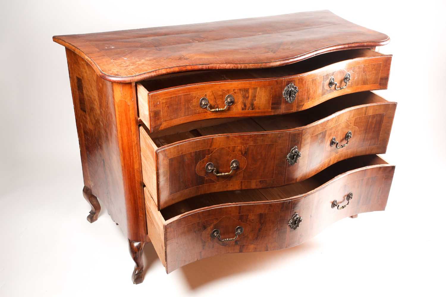 A probably Maltese 18th-century olive wood and walnut serpentine commode. With parquetry decorated - Image 4 of 12