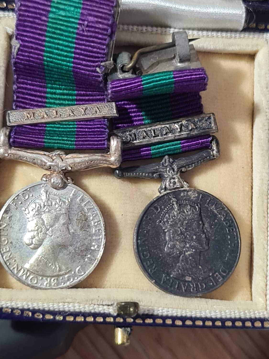 A mixed group of WWI and WWII medals, some grouped, to include a WWI Campaign and Victory medal to - Image 57 of 80