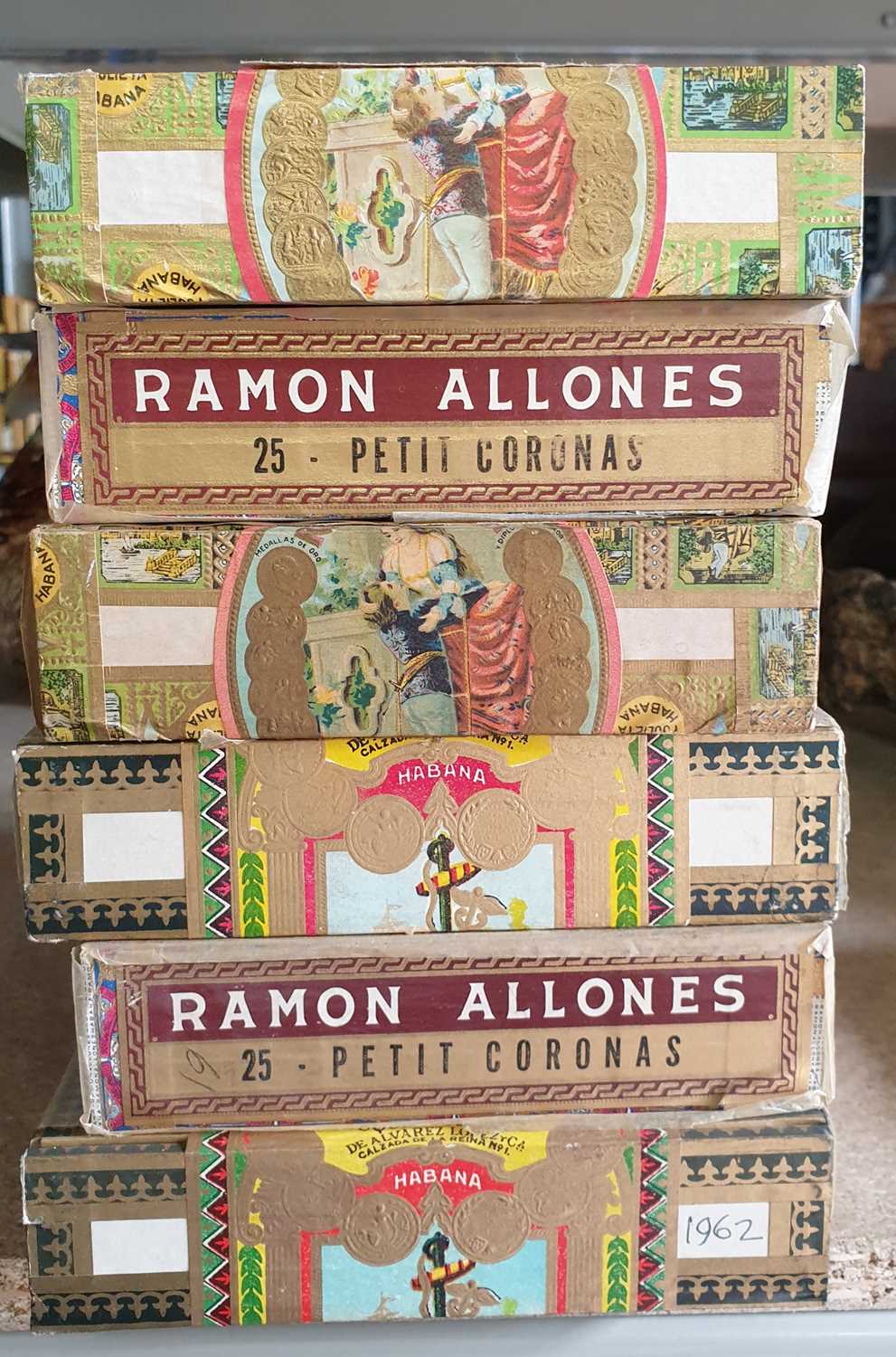 Six boxes of vintage Cuban cigars, comprising a box of 25 Romeo y Julieta Coronas Chicas (opened but - Image 8 of 9