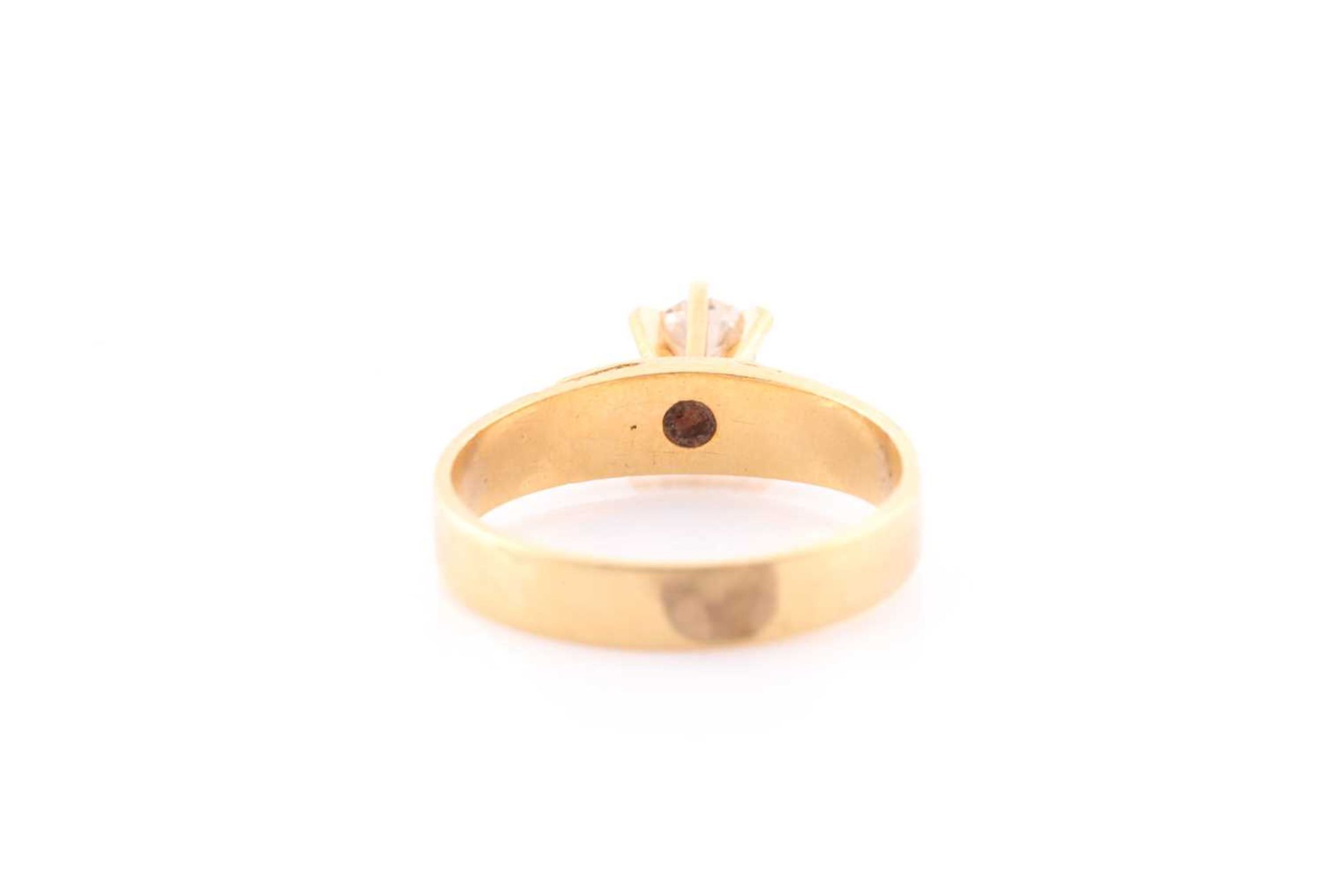 An 18ct yellow gold and diamond ring, set with a round brilliant-cut diamond of approximately 0.40 - Image 3 of 4