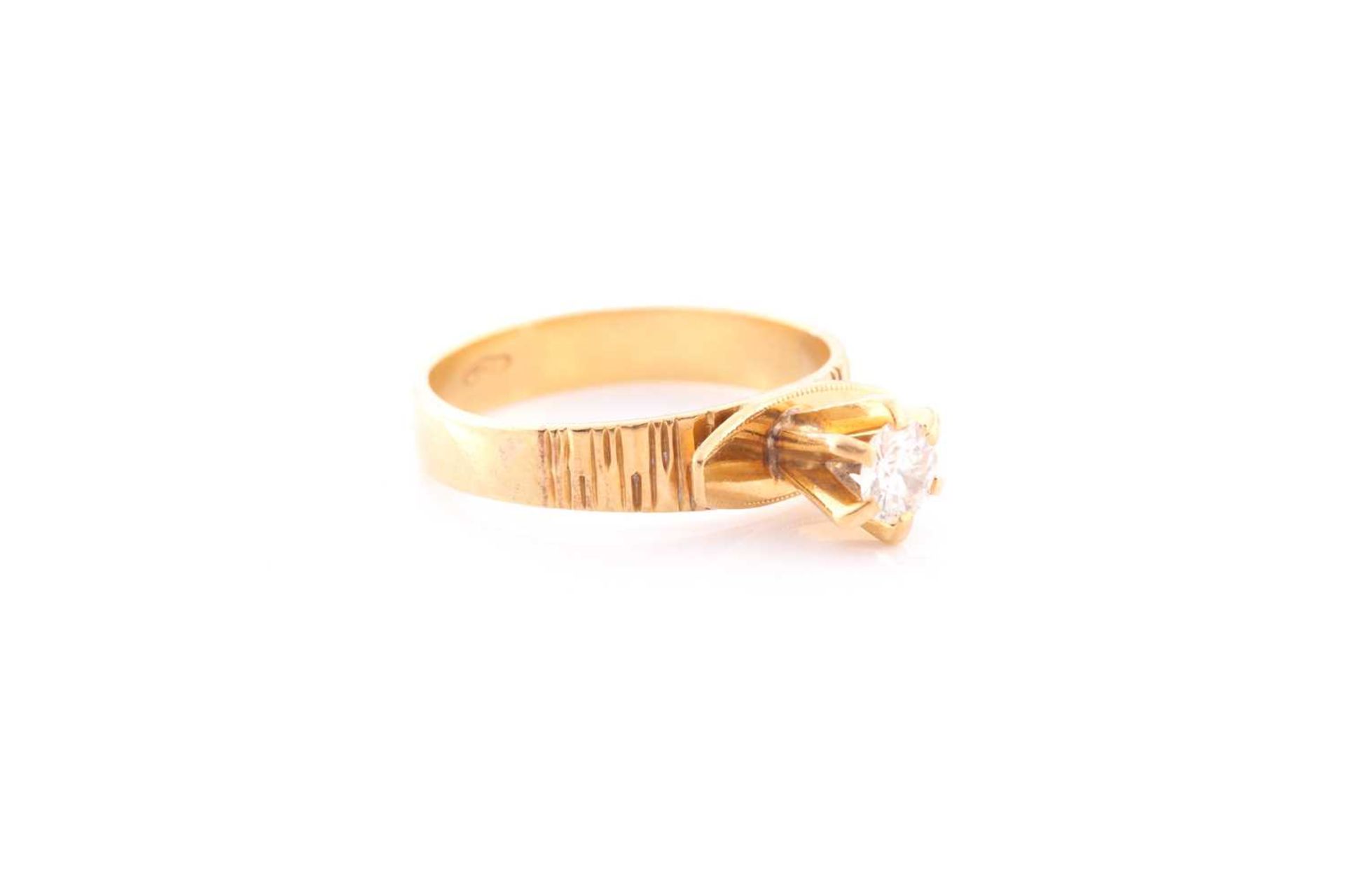 An 18ct yellow gold and diamond ring, set with a round brilliant-cut diamond of approximately 0.40 - Image 4 of 4