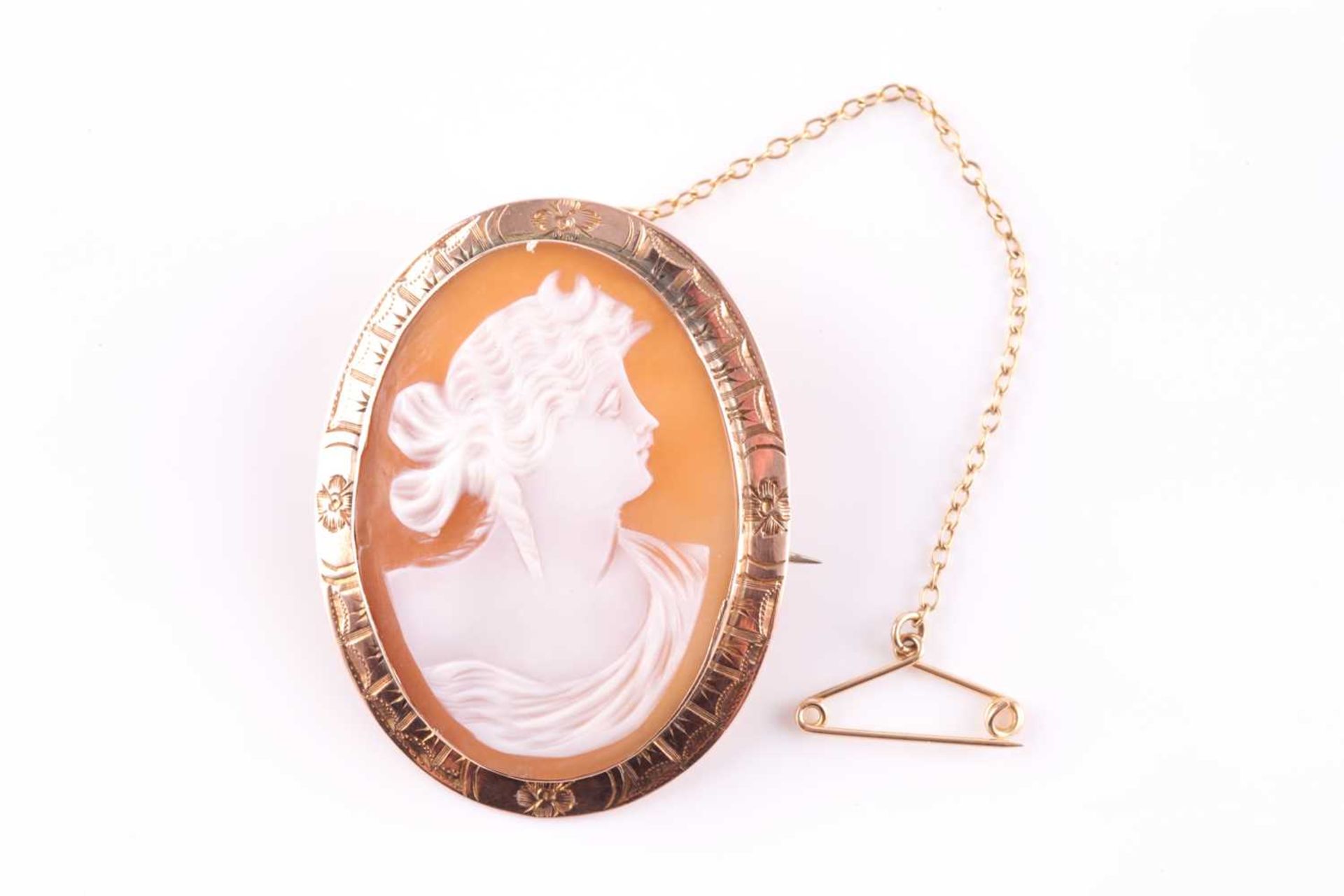 A 9ct yellow gold mounted cameo brooch, depicting a Roman goddess, possibly Selene, within an