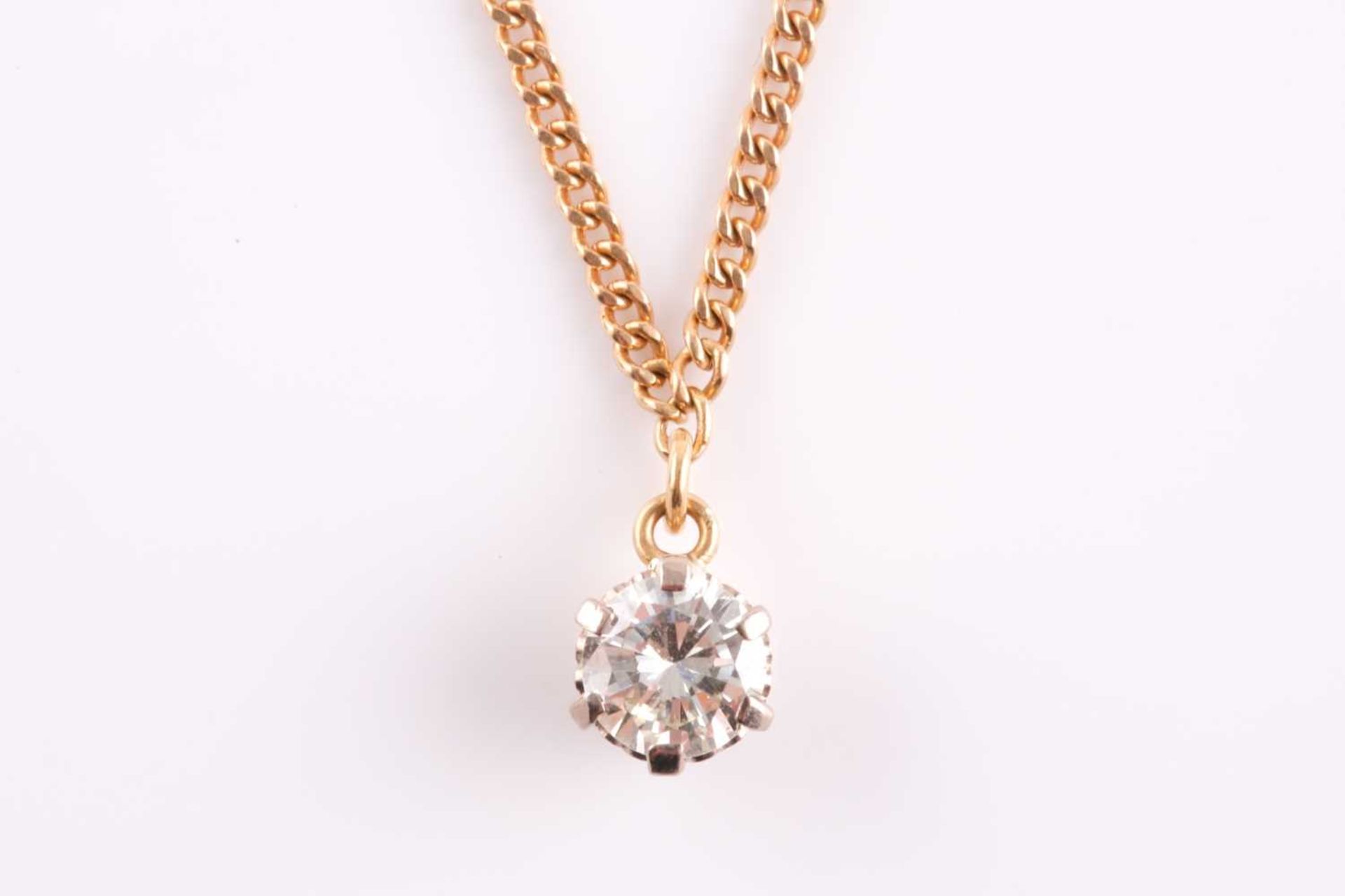An 18ct yellow gold and solitiare diamond pendant necklace, set with a round brilliant-cut diamond