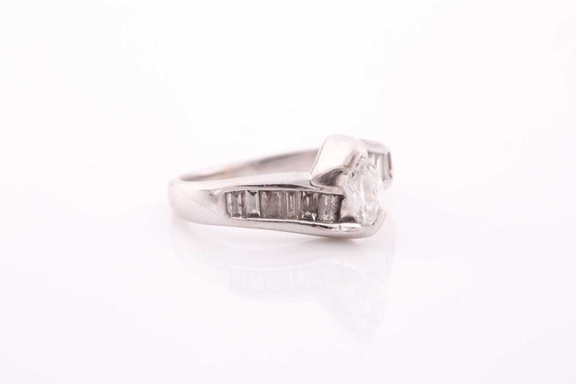 An 18ct white gold and diamond ring, raised-set with a marquise-cut diamond of approximately 0.25 - Image 3 of 5