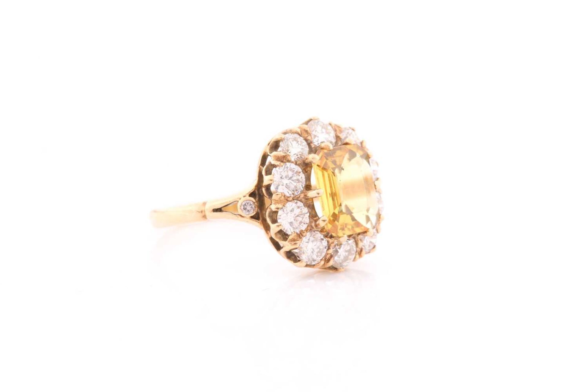 An 18ct yellow gold, diamond, and yellow sapphire dress ring, set with an emerald-cut sapphire of - Image 2 of 4