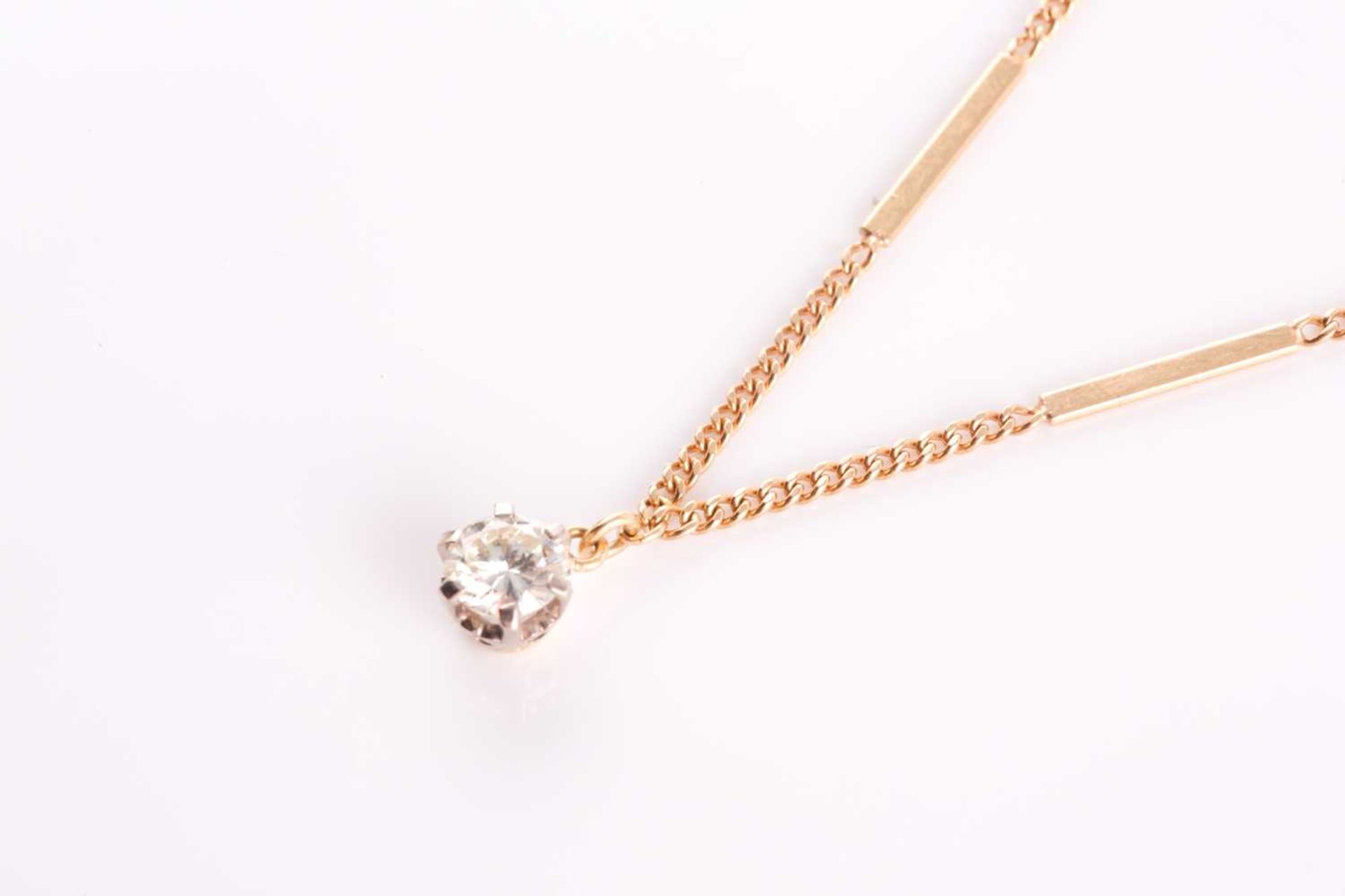 An 18ct yellow gold and solitiare diamond pendant necklace, set with a round brilliant-cut diamond - Image 3 of 3