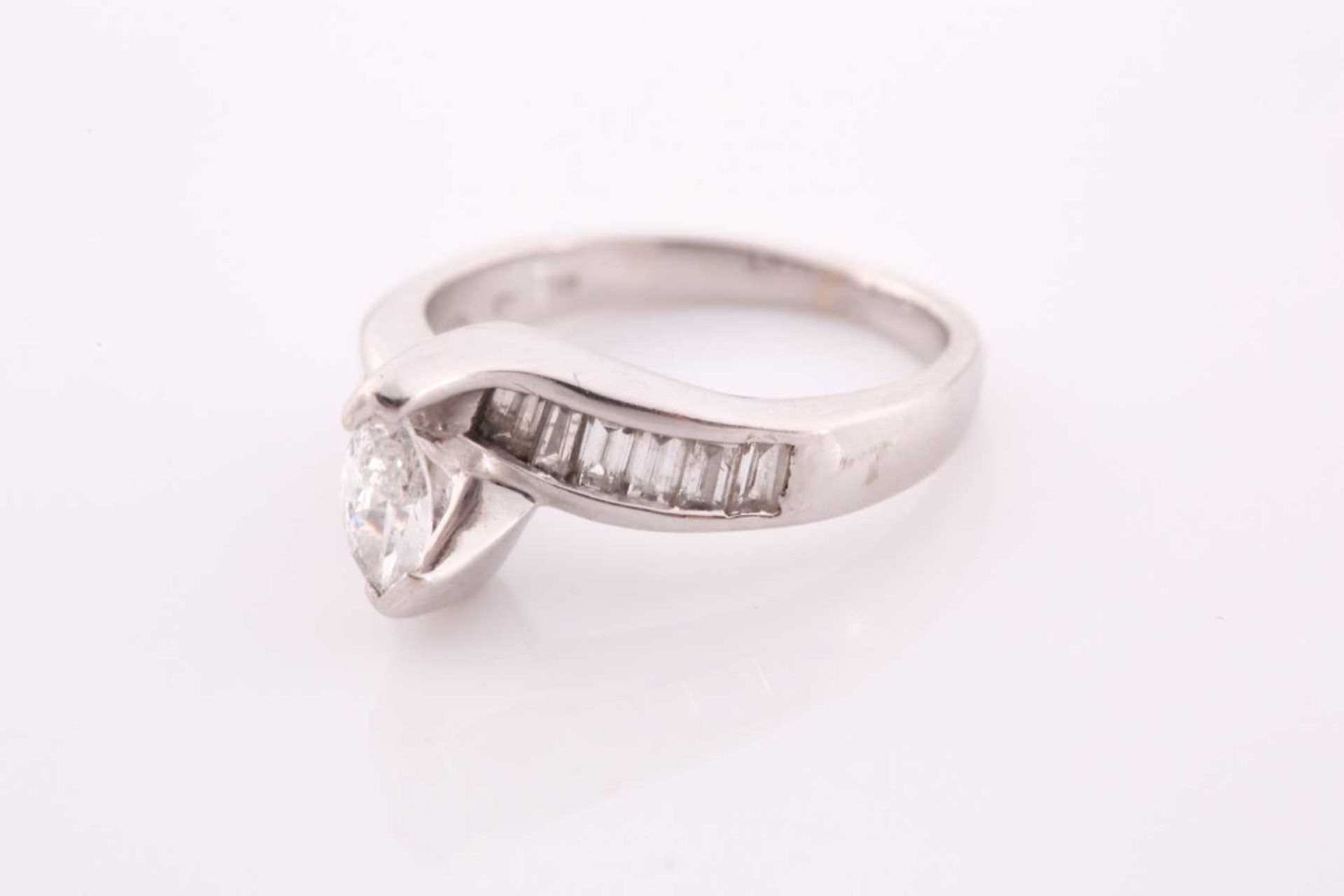 An 18ct white gold and diamond ring, raised-set with a marquise-cut diamond of approximately 0.25 - Image 4 of 5