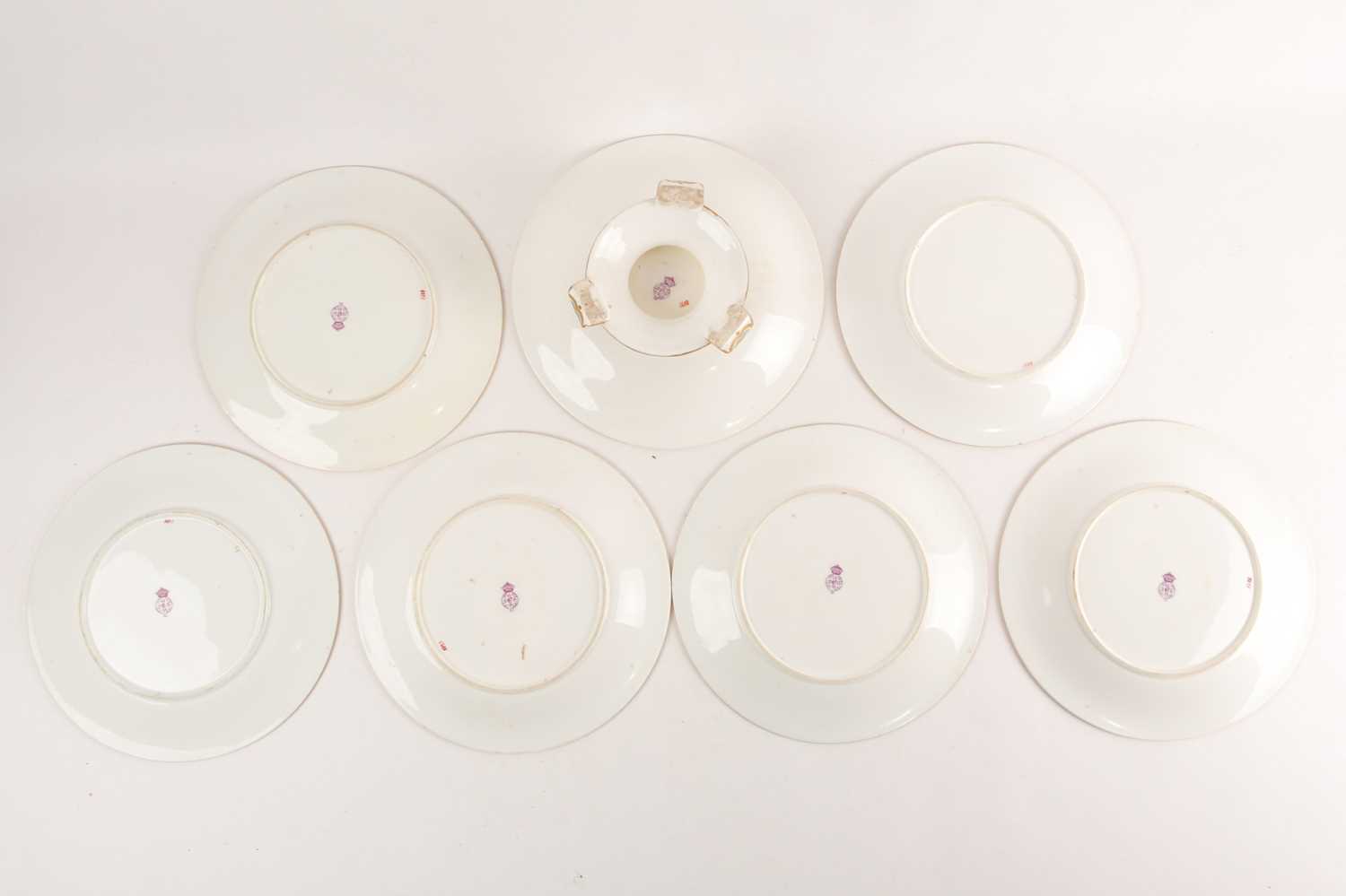 A 19th century Worcester porcelain part fruit set, comprising a tazza and six plates, (23.5 cm - Image 7 of 8