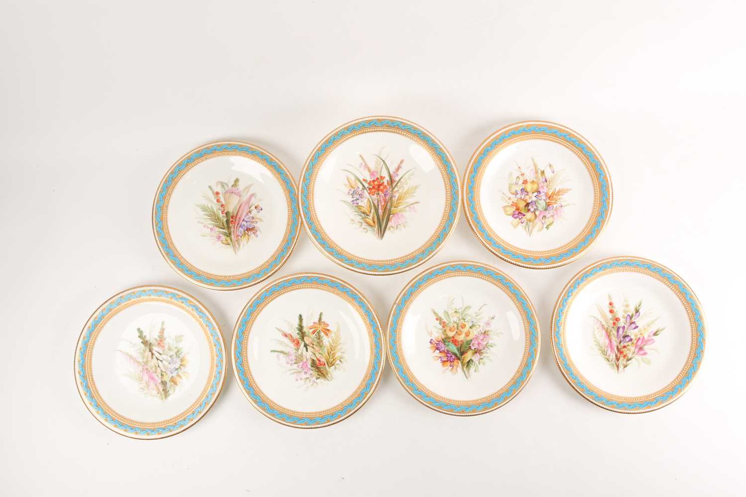 A 19th century Worcester porcelain part fruit set, comprising a tazza and six plates, (23.5 cm - Image 6 of 8
