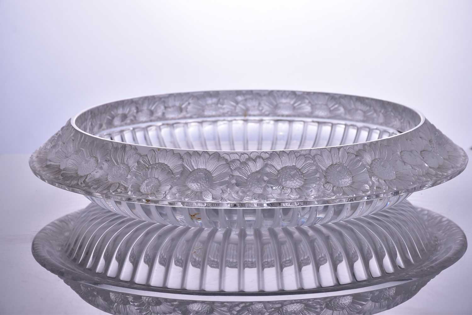 A Lalique 'Marguerites' pattern circular table centre with a frosted and moulded border, bearing - Image 5 of 5