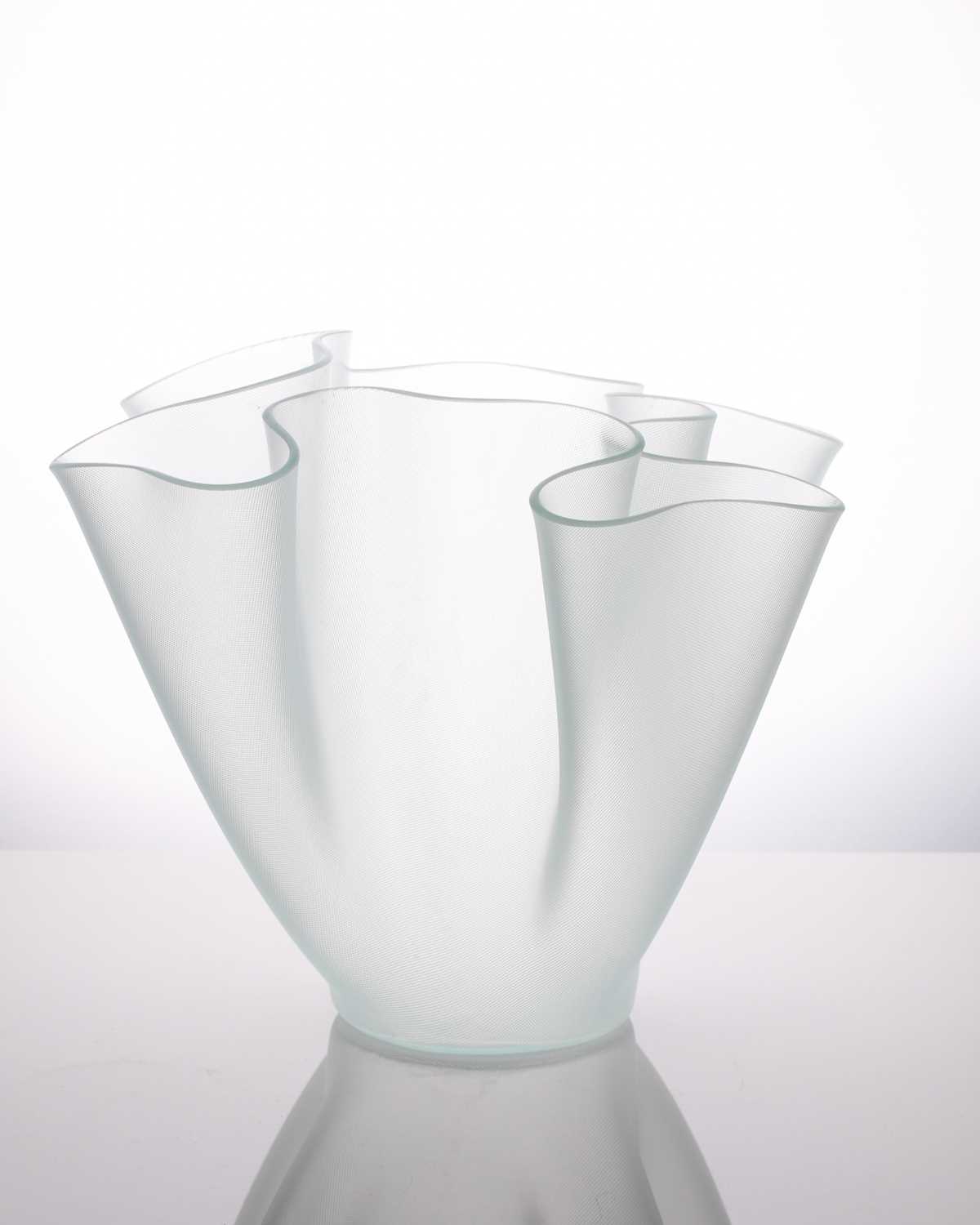 A set of three Pietro Chiesa "Cartoccio" handkerchief type art glass vases for FontanaArte, - Image 3 of 7