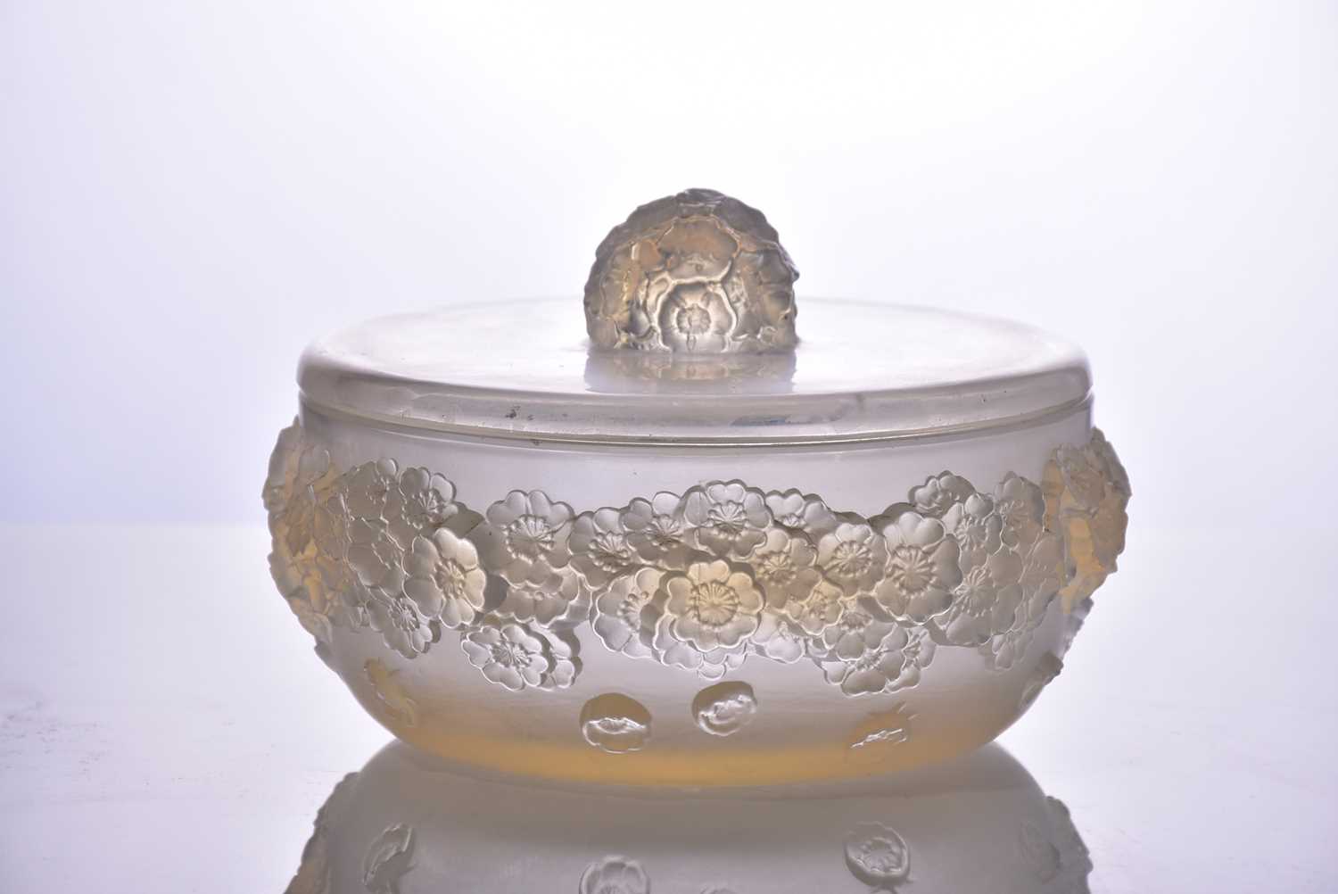 A Lalique "Primaveres" pattern circular powder jar and cover. Bearing moulded R.Lalique mark to - Image 4 of 9