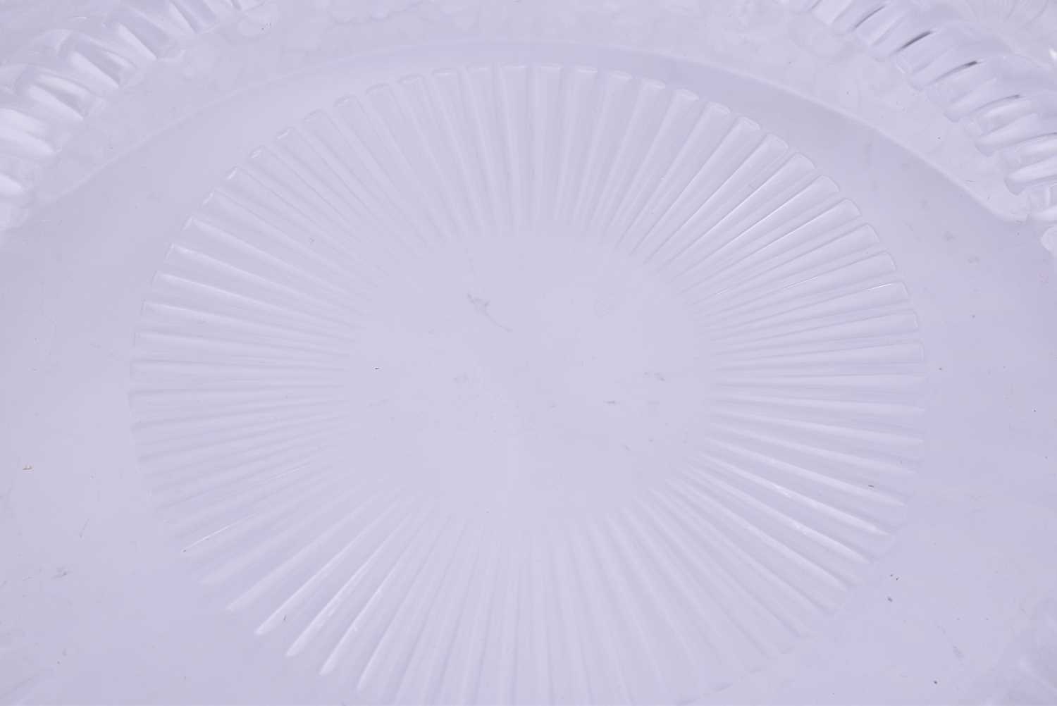 A Lalique 'Marguerites' pattern large bowl, decorated with a frieze of frosted flower heads and - Image 5 of 8