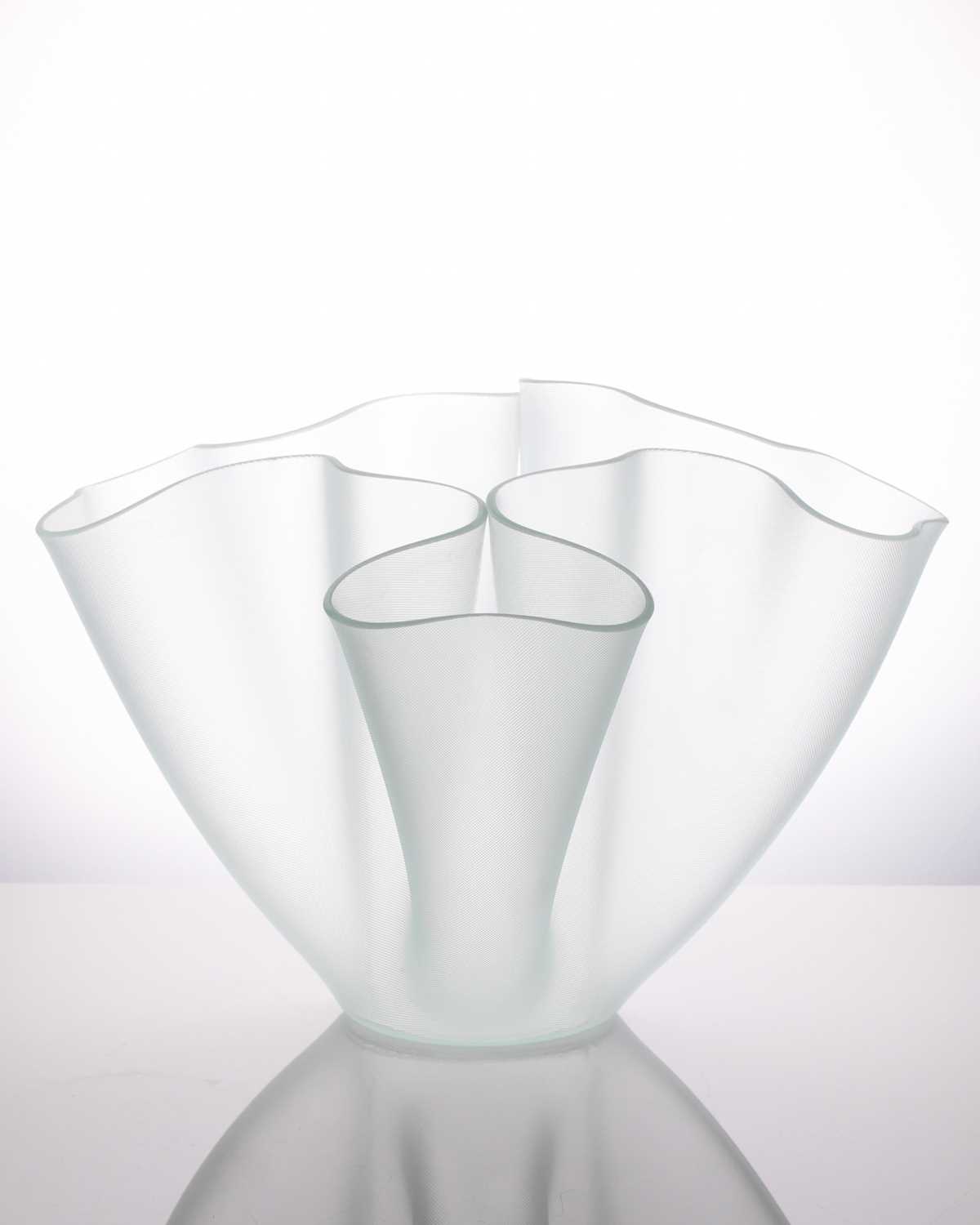 A set of three Pietro Chiesa "Cartoccio" handkerchief type art glass vases for FontanaArte, - Image 7 of 7