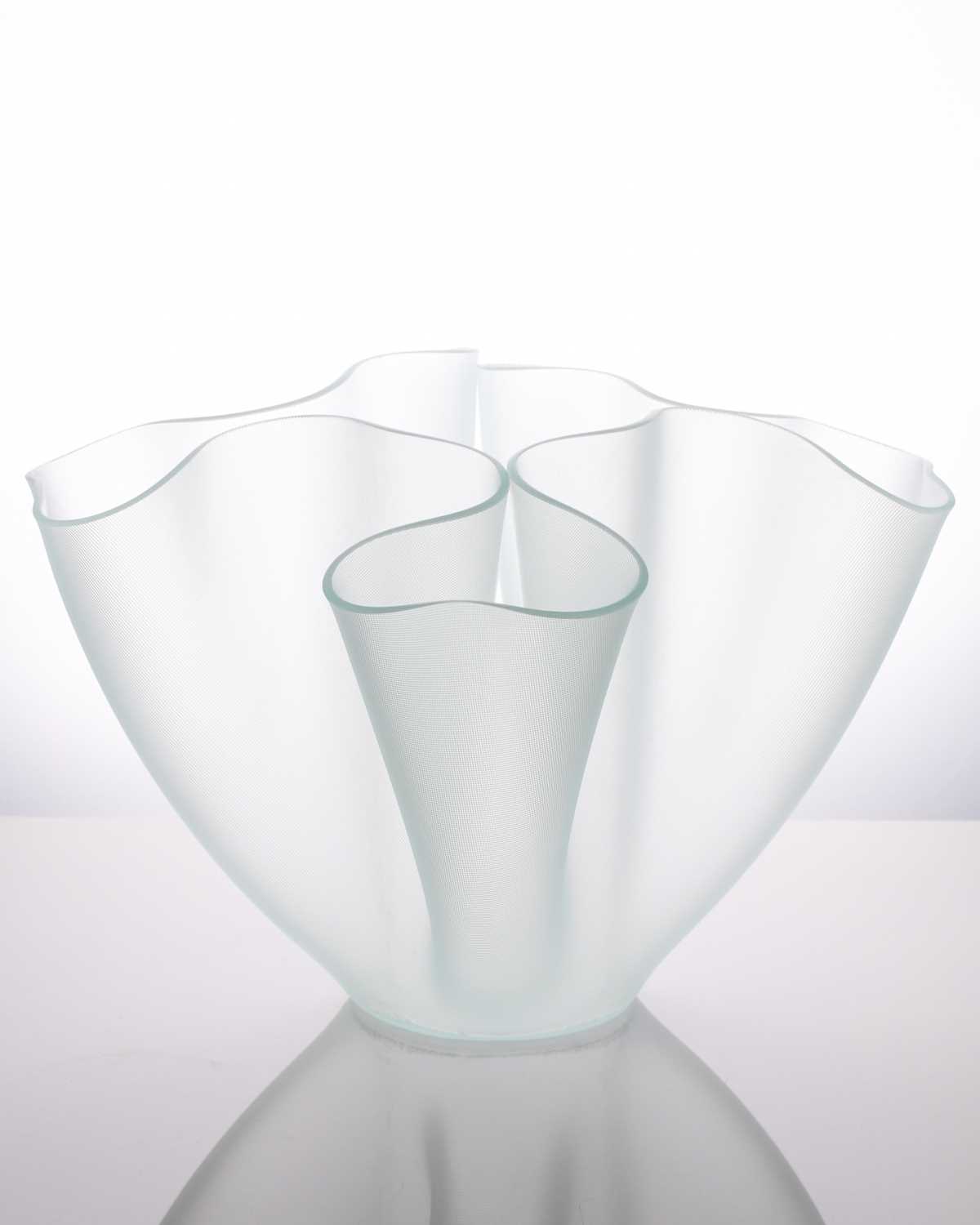 A set of three Pietro Chiesa "Cartoccio" handkerchief type art glass vases for FontanaArte, - Image 5 of 7