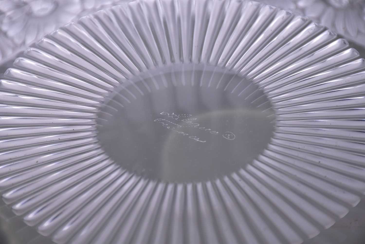 A Lalique 'Marguerites' pattern circular table centre with a frosted and moulded border, bearing - Image 4 of 5