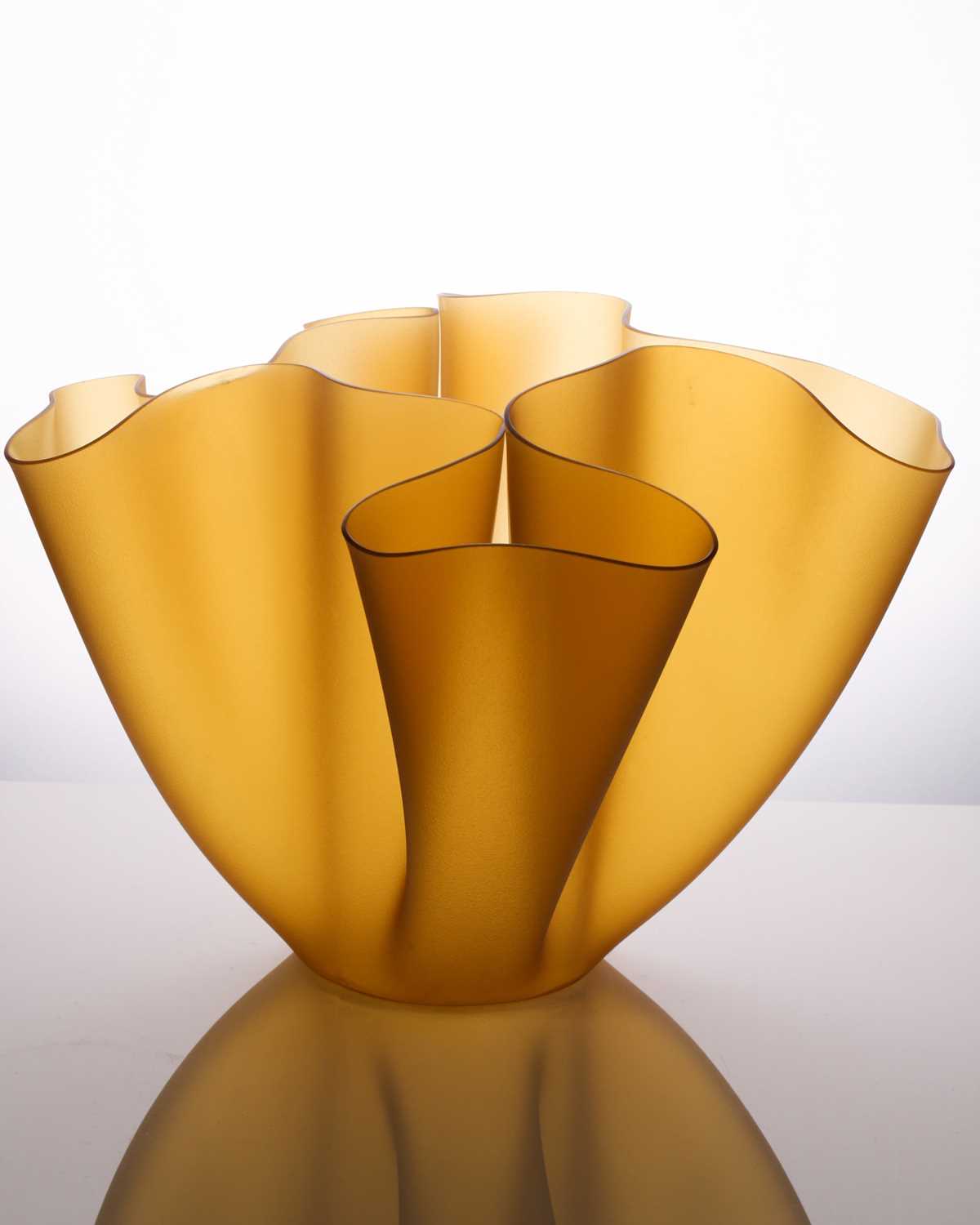 A pair of Pietro Chiesa "Cartoccio" handkerchief type art glass vases for FontanaArte, C1980s. - Image 3 of 7