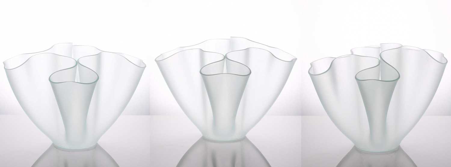 A set of three Pietro Chiesa "Cartoccio" handkerchief type art glass vases for FontanaArte,