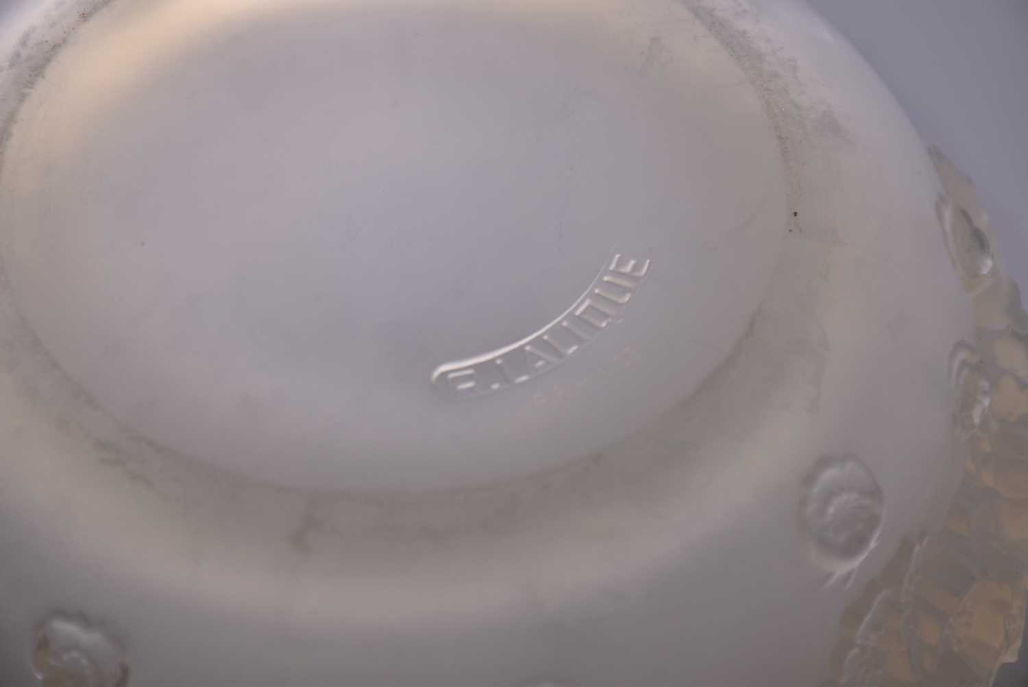A Lalique "Primaveres" pattern circular powder jar and cover. Bearing moulded R.Lalique mark to - Image 7 of 9