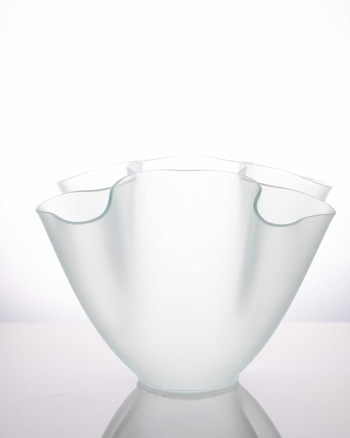 A set of three Pietro Chiesa "Cartoccio" handkerchief type art glass vases for FontanaArte, - Image 4 of 7