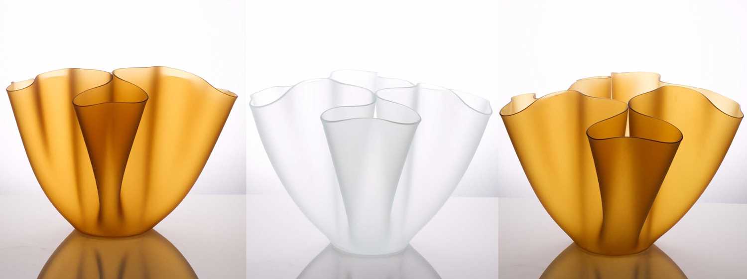A pair of Pietro Chiesa "Cartoccio" handkerchief type art glass vases for FontanaArte, C1980s.
