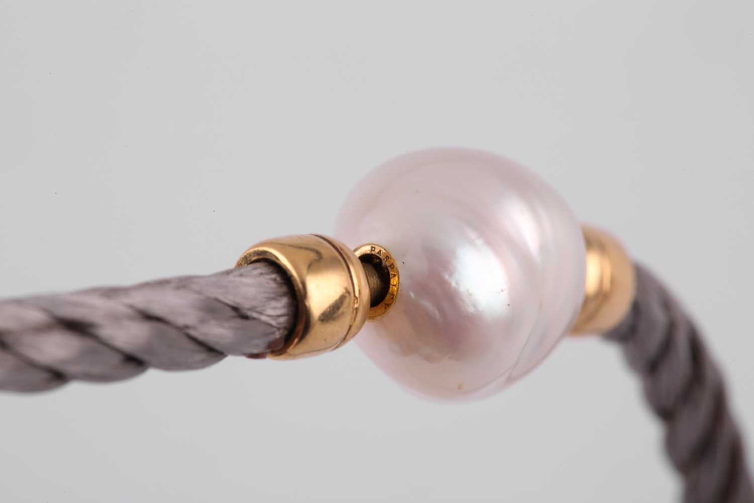 Attributed to Andrew Grima. An 18ct yellow gold, stainless steel, and Baroque pearl necklace, with - Image 7 of 9