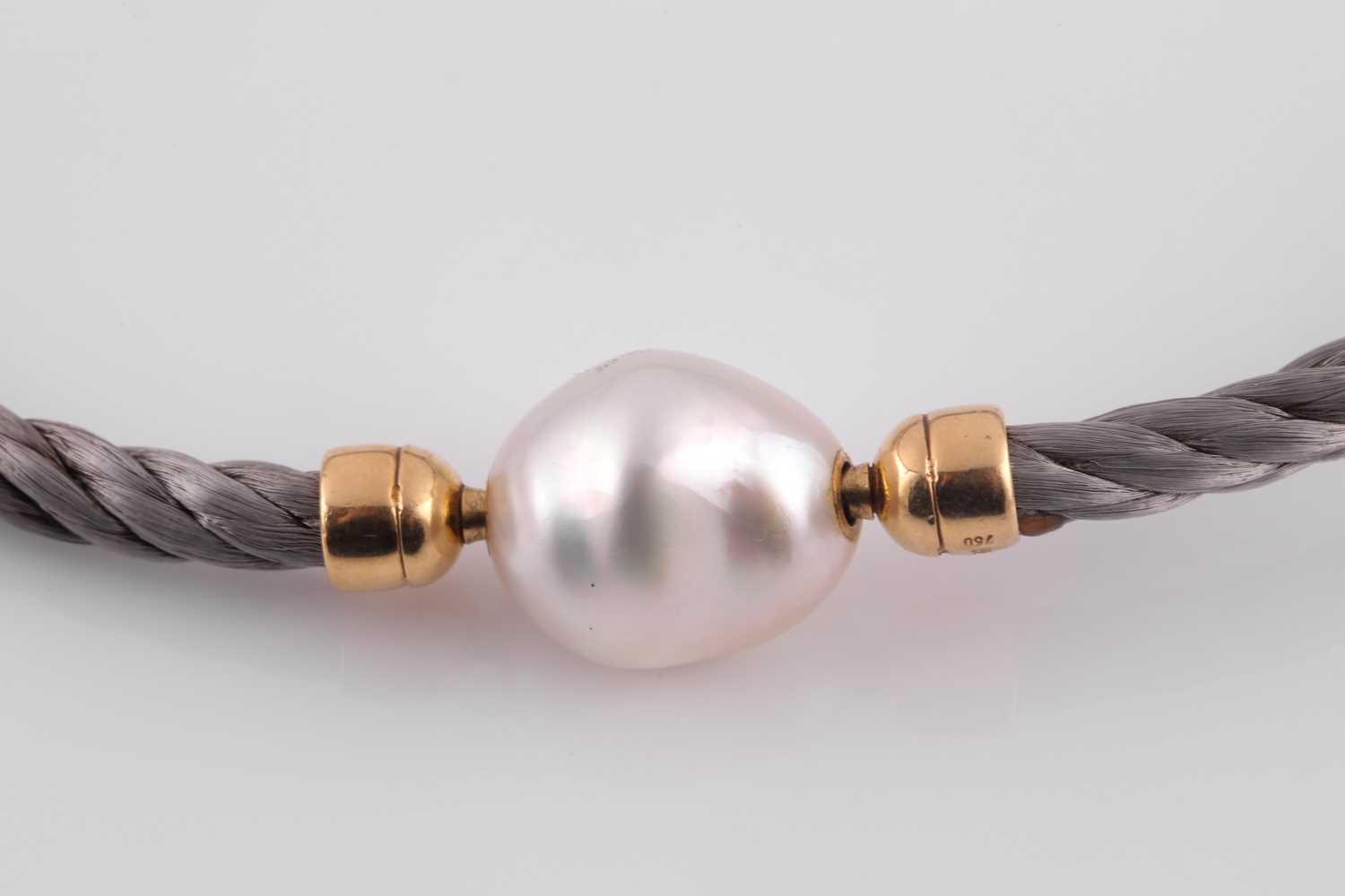 Attributed to Andrew Grima. An 18ct yellow gold, stainless steel, and Baroque pearl necklace, with - Image 4 of 9