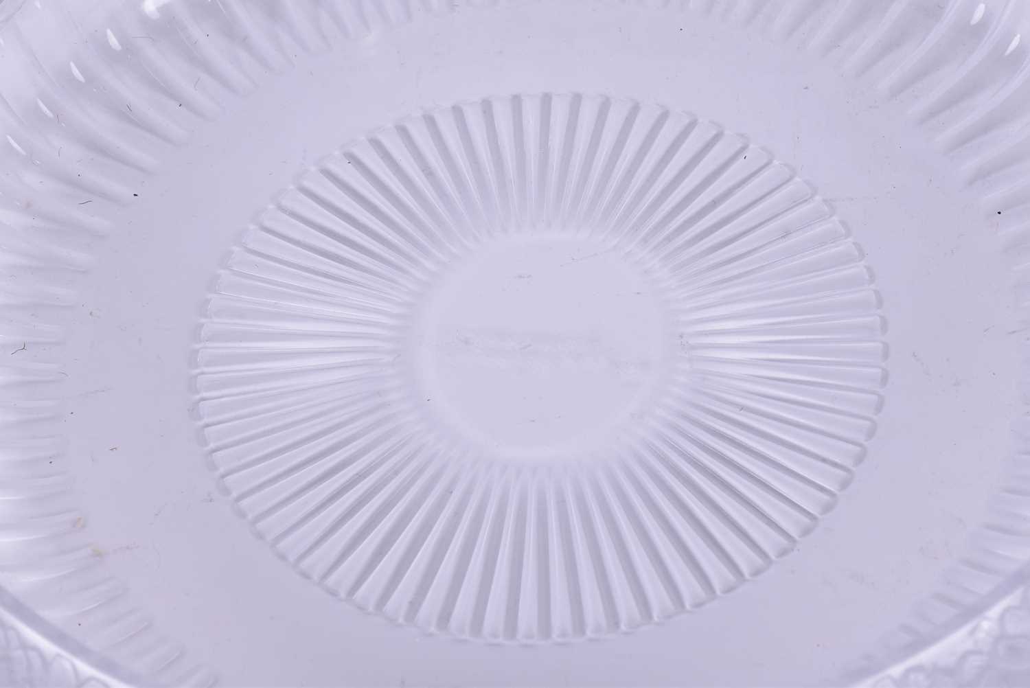 A Lalique 'Marguerites' pattern large bowl, decorated with a frieze of frosted flower heads and - Image 6 of 8