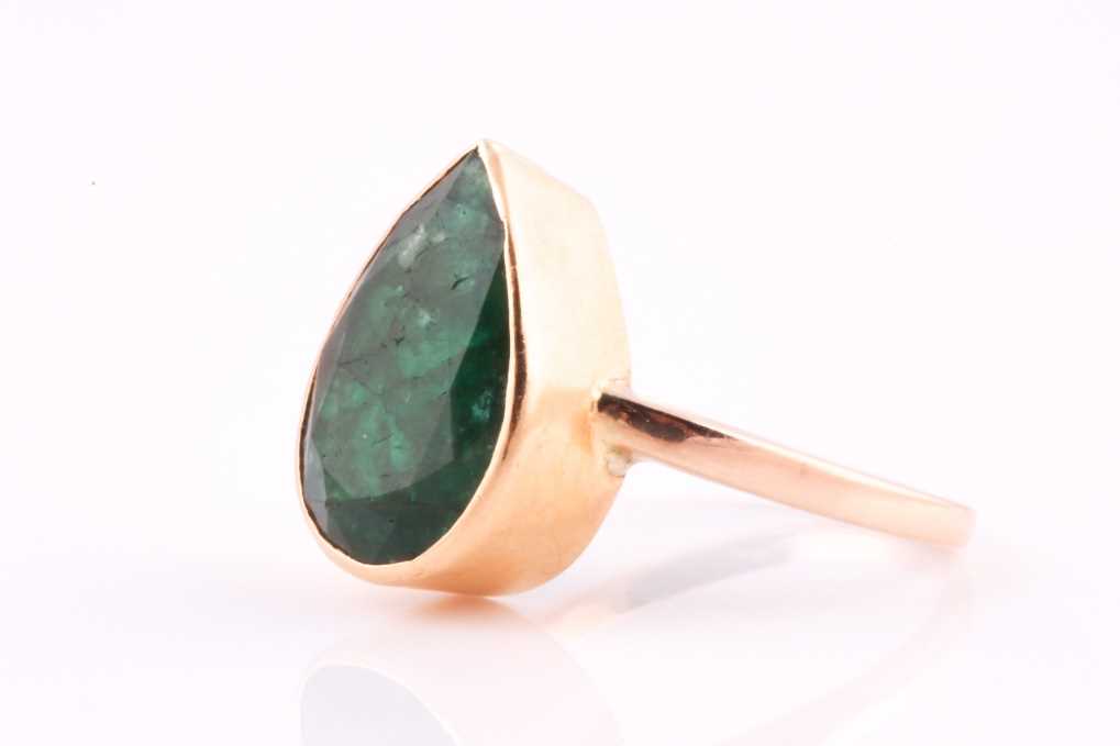 A single stone emerald single stone ring, the faceted pear-shaped emerald in rub-over mount to a - Image 2 of 5
