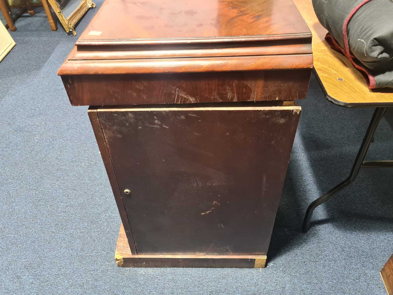 A pair of Victorian mahogany single door dining room pedestal cupboards of architectural form with - Image 8 of 8