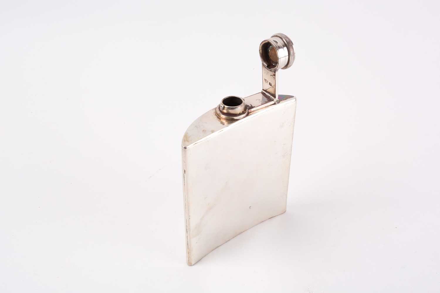 A George V silver hip flask, Sheffield 1922 by G & H W Hawkesley, 13.5 cm high, together with a - Image 4 of 7