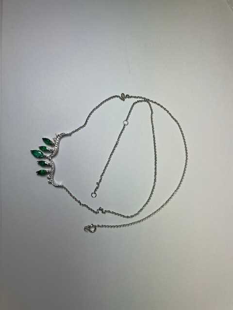 An emerald and diamond necklace; the scroll-shaped diamond set centre suspending five graduated - Bild 6 aus 8