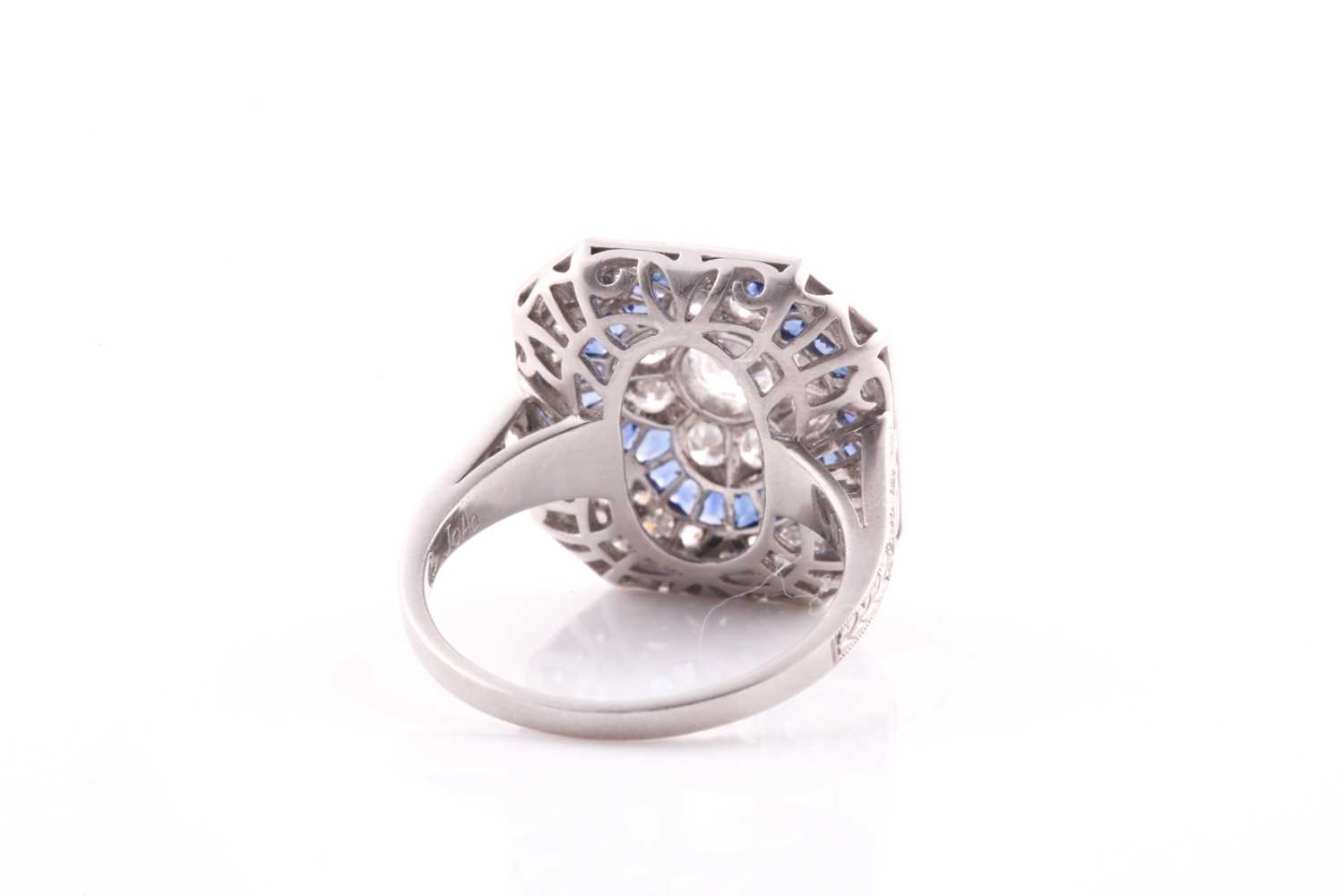 A platinum, diamond, and sapphire cocktail ring, set with a central quatrefoil floral design, within - Bild 6 aus 7