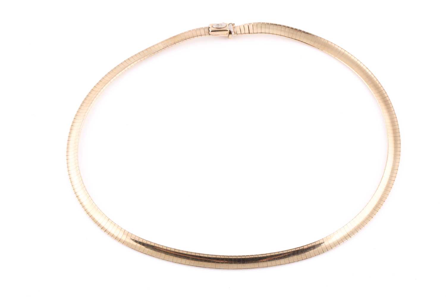 A 9ct yellow gold flat-link bib-style necklace, with smooth links, approximately 40 cm long, - Bild 4 aus 4