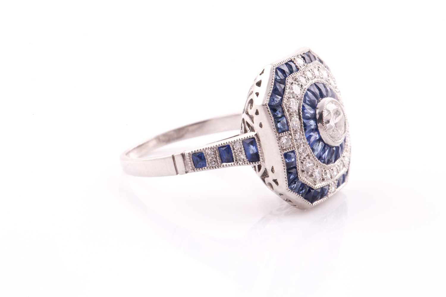 A platinum, diamond, and sapphire cluster ring, centred with a round-cut diamond within a - Bild 2 aus 6
