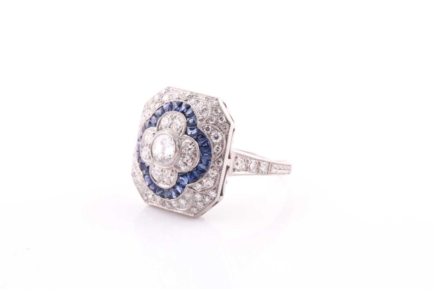 A platinum, diamond, and sapphire cocktail ring, set with a central quatrefoil floral design, within - Bild 3 aus 7