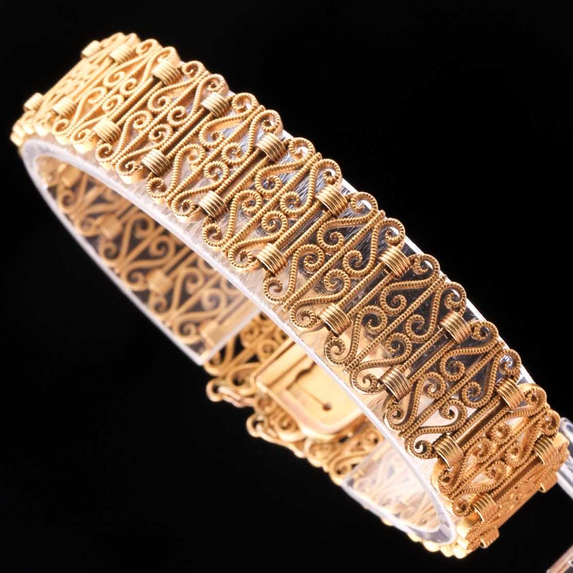 A late 19th / early 20th century French 18ct yellow gold bracelet, the articulated segments with S- - Bild 6 aus 6