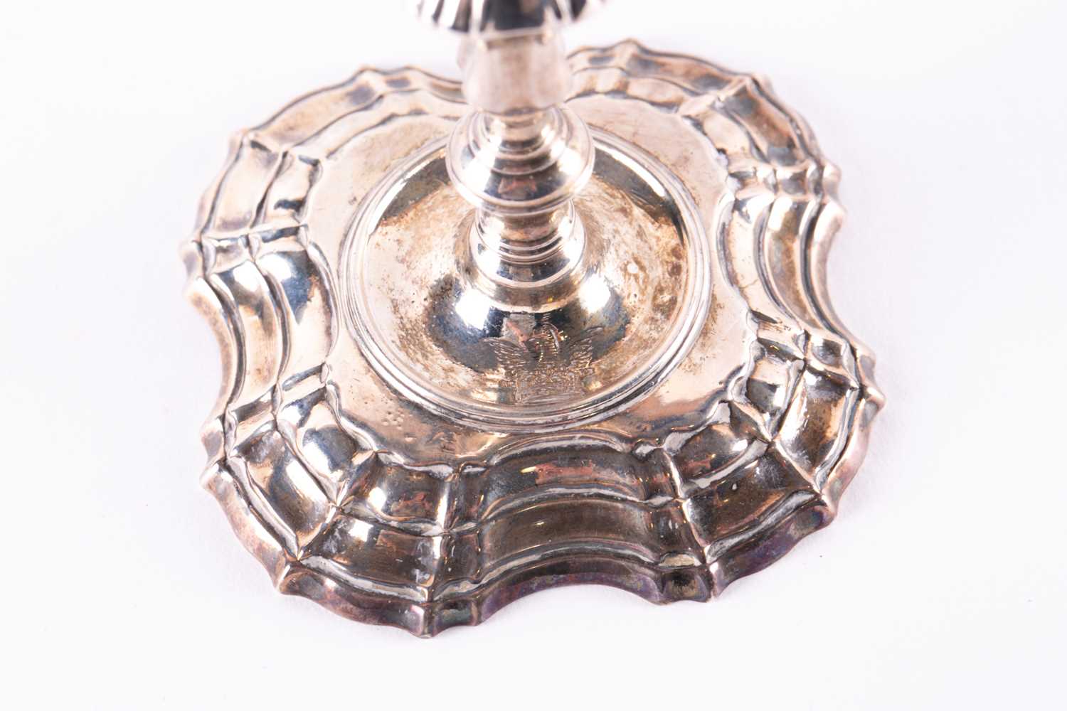 A George II period silver taperstick, London 1743 by John Cafe, with banded sconce, knopped stem and - Image 3 of 11