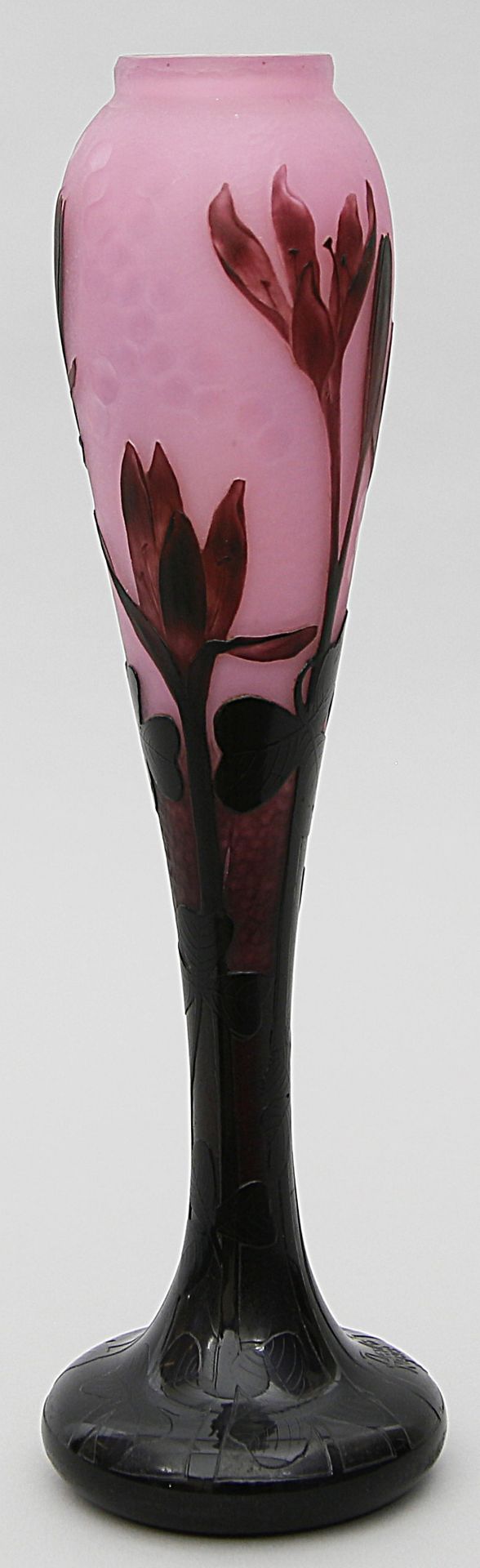 Jugendstil-Vase, Daum Nancy. Farbloses, matt geätztes Glas mit opakem, rosafarbenen I - Bild 3 aus 7