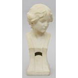 Pauli, Richard (1855-1892) Büste einer jungen Frau. Alabaster. Rückseitig sign. Stan